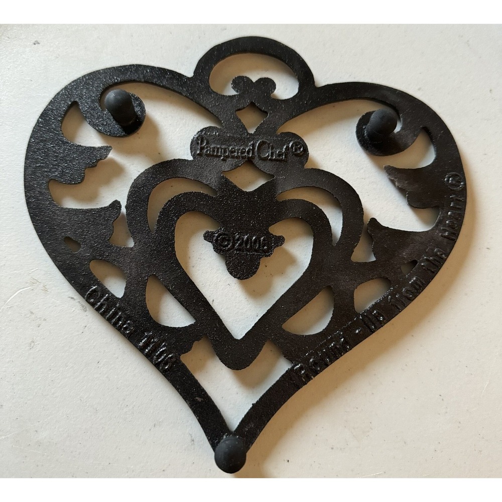 NEW Pampered Chef Round-Up from the Heart 2006 Trivet 2937 Cast Iron Collectible - Picture 4 of 6